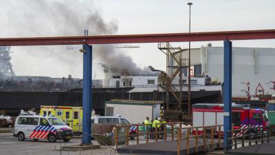Grote brand op schip in Rotterdamse haven