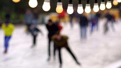 Foto van schaatsers op kunstijs | Archief EHF