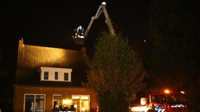 Brandweer moet hakken en breken bij schoorsteenbrand in Boxtel