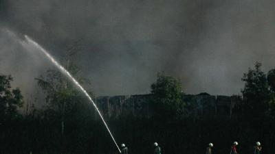  Grote schuurbrand Zieuwent, twee personen naar ziekenhuis