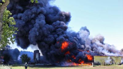 Grote brand in Gieten bij agrarisch bedrijf