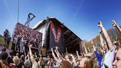 Erben Wennemars breekt record met selfiestick van 10 meter  