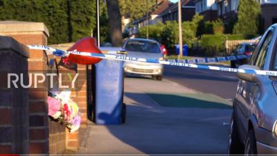 tieners dood, vier kinderen gewond, man, vrouw, gearresteerd