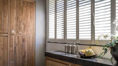 Besparen op warmte en elektriciteit met raamdecoratie