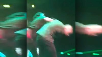 Artiest hoekt &#039;vervelende&#039; tiener van het podium bij tienerfeest