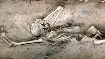 Soldaat gevonden in dramatische pose