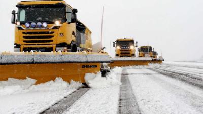 Duizenden reizigers 'ingesneeuwd' op treinstations of luchthavens