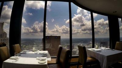 Jongetje (5) doodgedrukt in rondraaiend restaurant