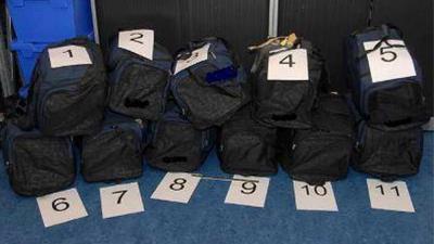 Foto van tassen met cocaïne | Min. van Financiën