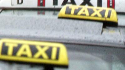 Taxichauffeur meerdere malen gestoken bij beroving