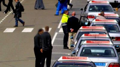 SchipholTaxi moet chauffeurs weer toelaten op standplaats Schiphol