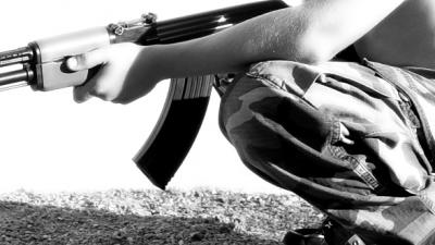 Foto van strijder met AK-47 | Sxc