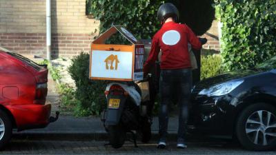 Pestersduo loopt tegen de lamp wanneer ze etentje rechercheurs &#039;verpesten&#039;