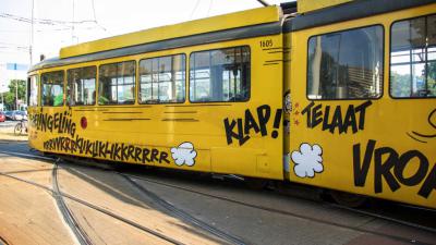 Tram beseft zelf dat ie in de problemen zit na ontsporing