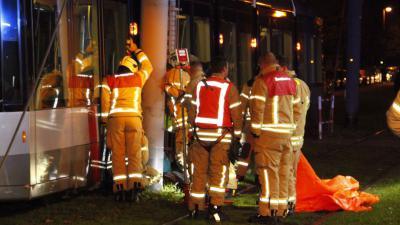 Klem tussen paal en tram