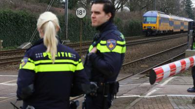 Man springt uit trein en komt om het leven