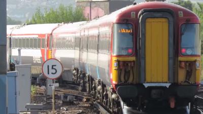 Man overlijdt in Londen na hoofd uit raam trein steken