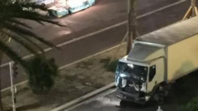 Zeker 80 doden en tientallen zwaargewonden bij aanslag in Nice