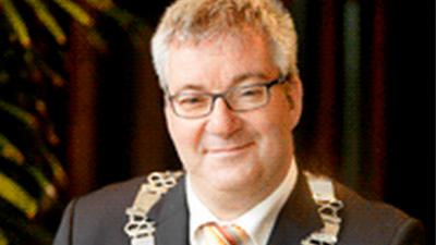 OM doet niets met aangifte gemeente Laarbeek tegen burgemeester Ubachs