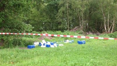 Vijftig vaten met chemisch afval gedumpt Wachtum