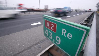 Herdenken doe je niet op de vluchtstrook!