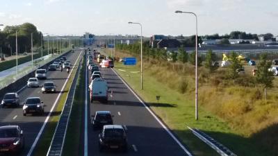 Auto over de kop op N201 Uithoorn