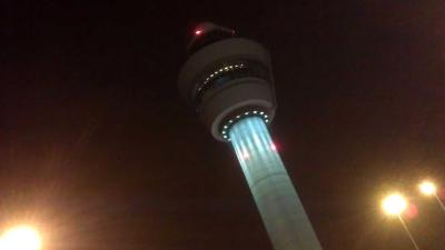 verkeerstoren-schiphol-donker