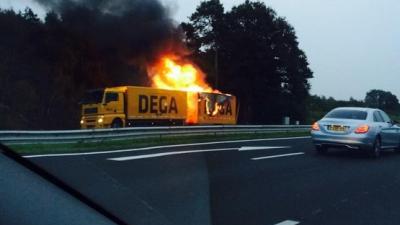 Ravage op A35 door explosie in vrachtwagen