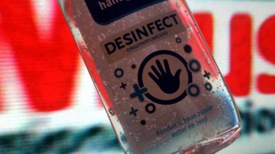 Schappen met desinfecterende handgels drogisterijen raken leeg