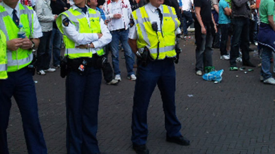 KNVB waarschuwt fans voor gebruik vuurwerk vanwege associaties met Parijs
