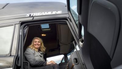 Konvooi van autonoom rijdende vrachtauto’s op de A28