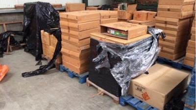 Politie vindt na tip 1300 kilo gevaarlijk vuurwerk in woonwijk en voorkomt ramp