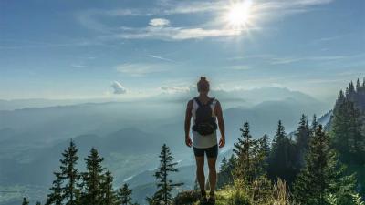 wandelen-hiken-bergtop-zon