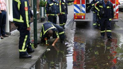Code Oranje: Brandweer heeft handen vol aan wateroverlast