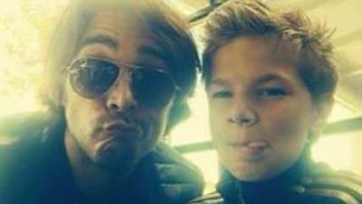 Waylon feliciteert zoon op Facebook