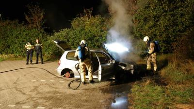 Brandweer blust auto zonder wielen in Rolde