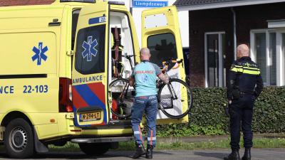 wielrenner-fiets-ambulance