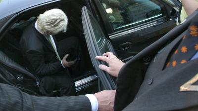 Foto van Geert Wilders in auto met beveiligers | Archief EHF