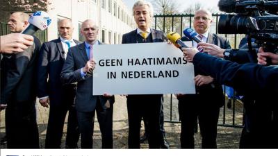 Geert Wilders demonstreert voor de deur bij islamitisch congres