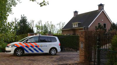 Politie bewaakt uitgebrande woning in Liempde - Blik op nieuws