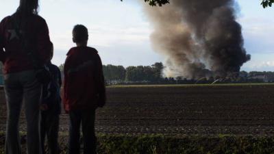 Zeer grote brand verwoest bootloodsen IJsselstein