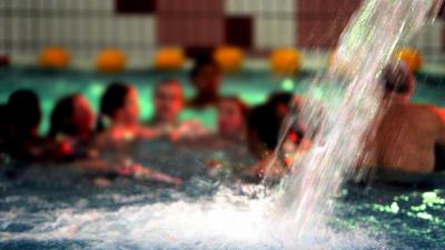 Agressieve en spugende Belg in zwembad aangehouden  