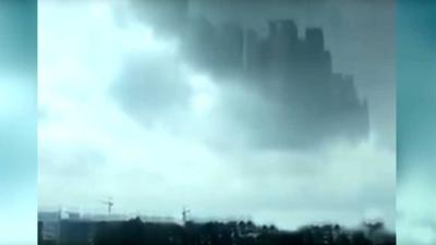 Chinezen zien ze vliegen, complete stad met gebouwen verschijnt in wolkendek